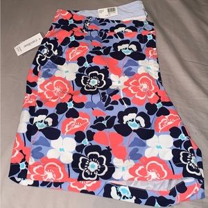 Crown & Ivy shorts. 7” seam. Size 18W. NWT!